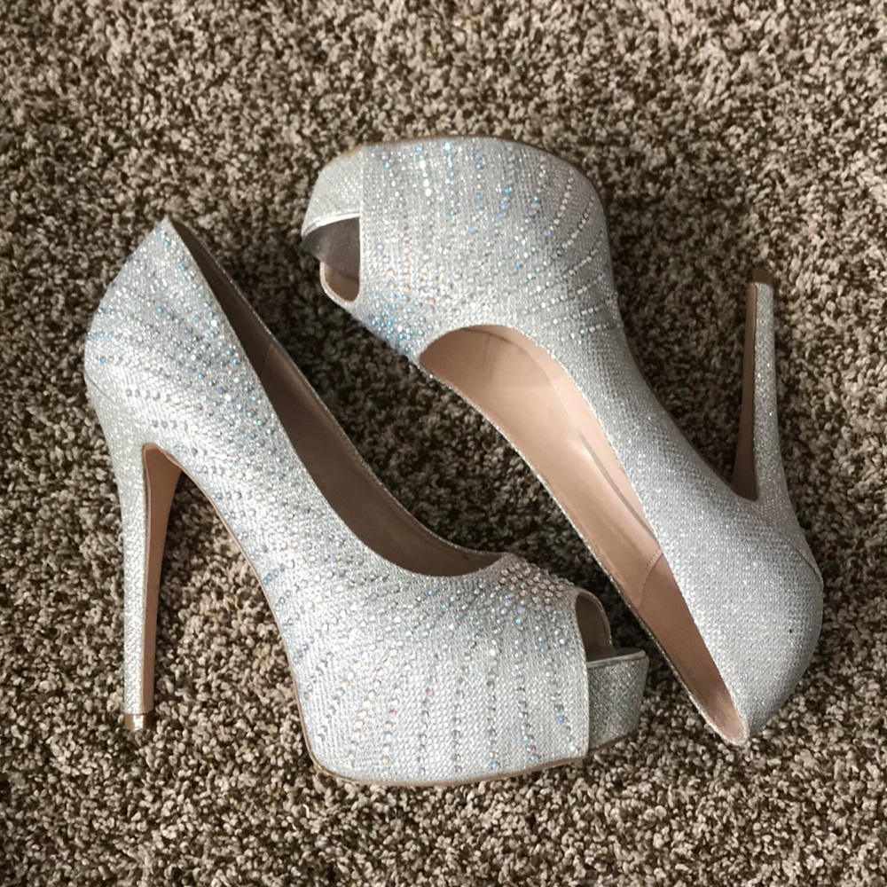 Silver pumps